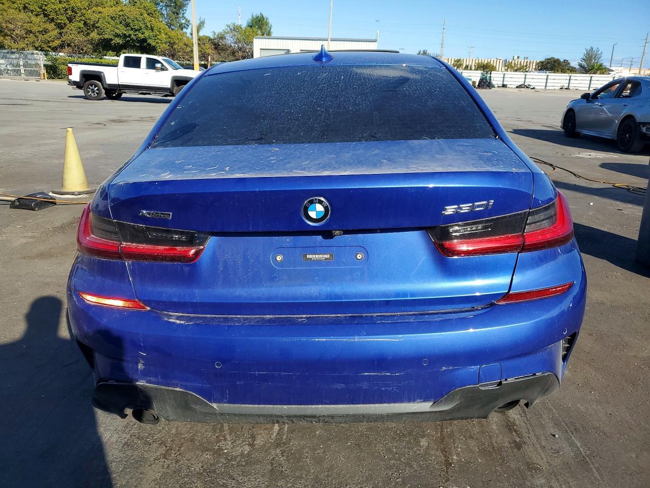 2019 BMW 330Xi - Image 6