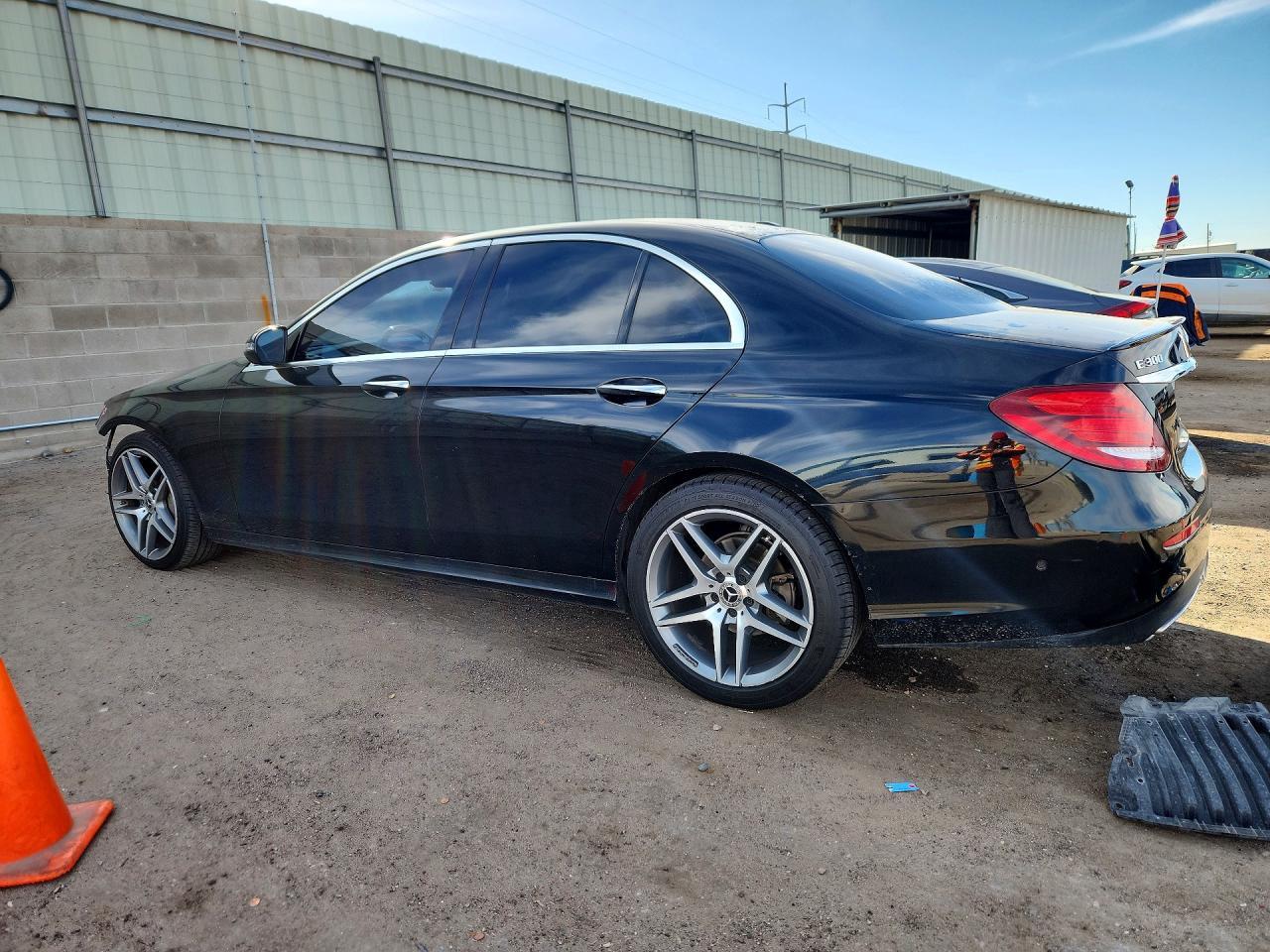 2018 Mercedes-Benz E 300 - Фото 2