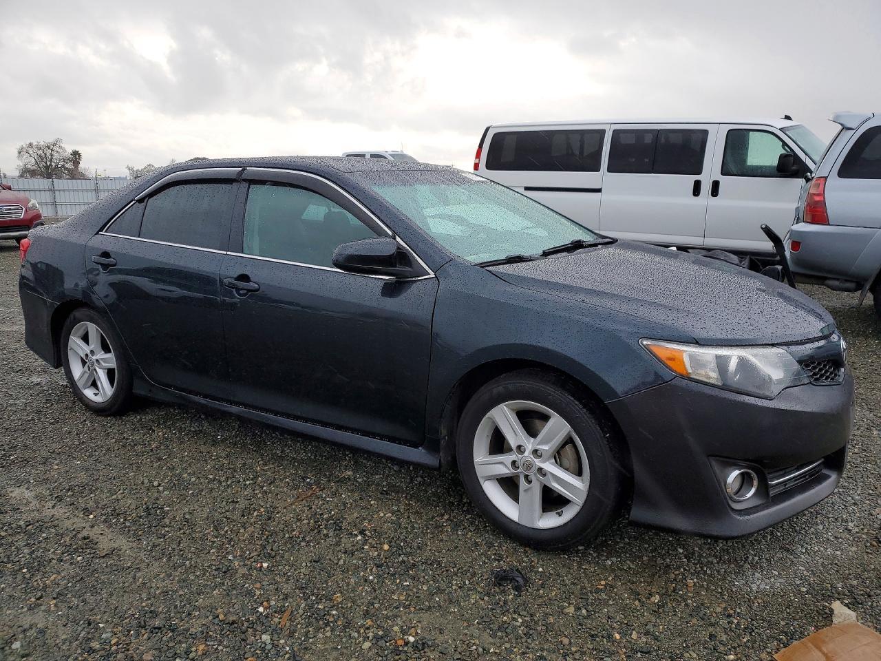 2014 Toyota Camry L - Фото 4