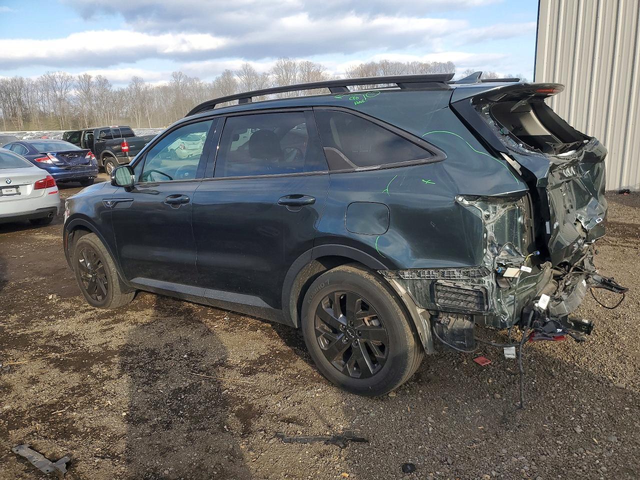 2022 Kia Sorento S - Image 2