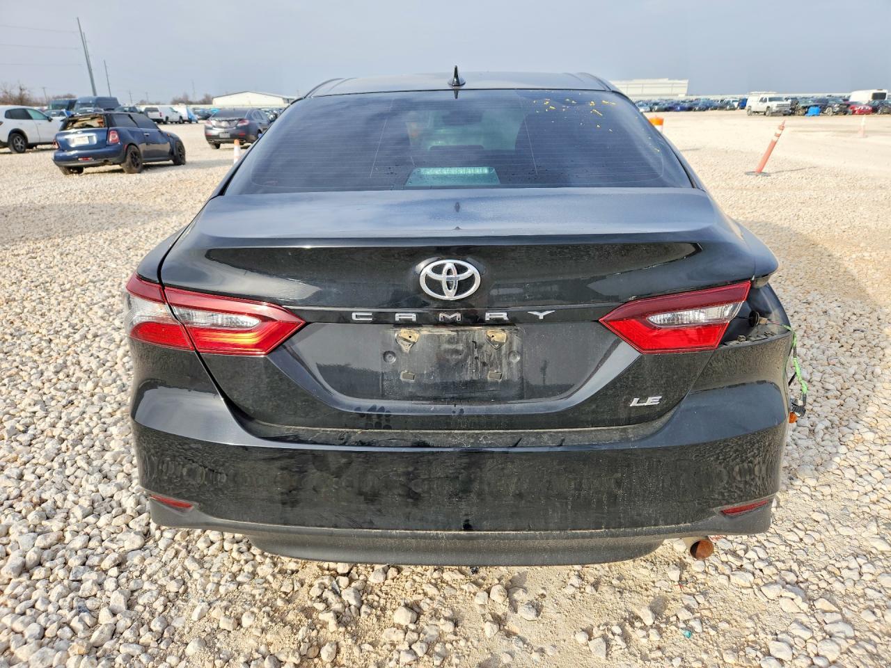2022 Toyota Camry Le - Фото 6