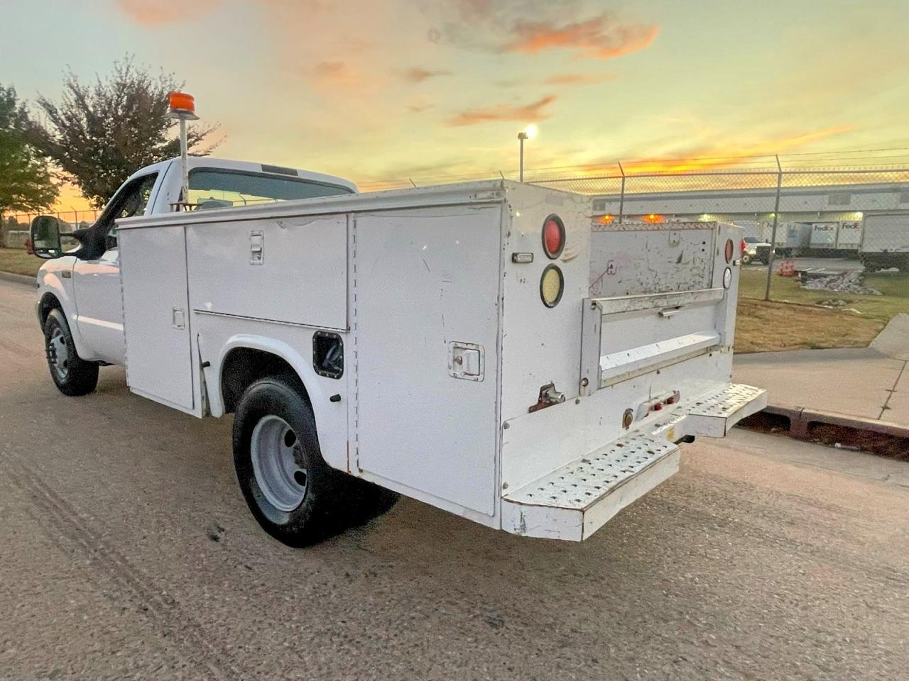 2003 Ford F350 Super Duty - Фото 3