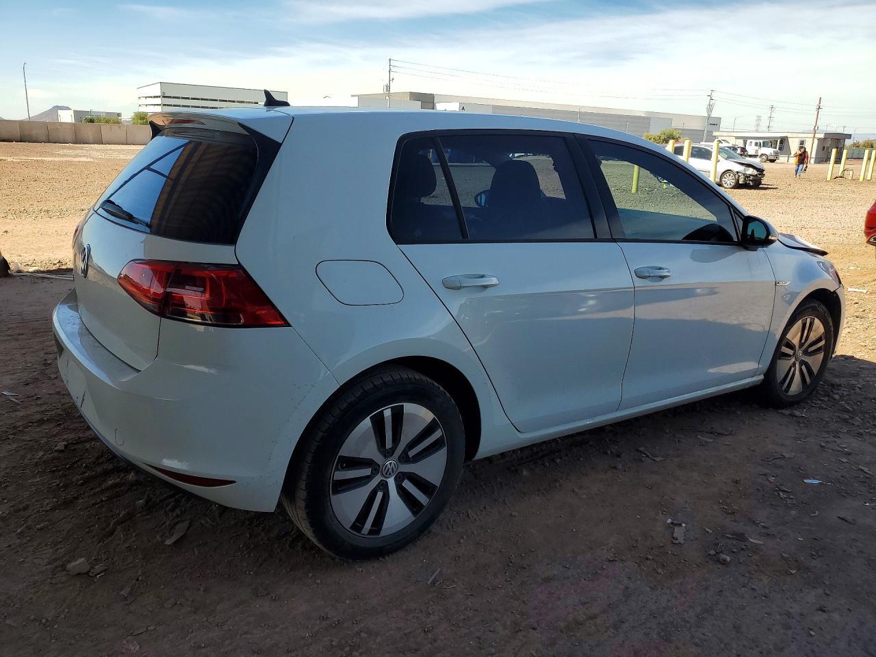 2016 Volkswagen E-Golf Se - Фото 3