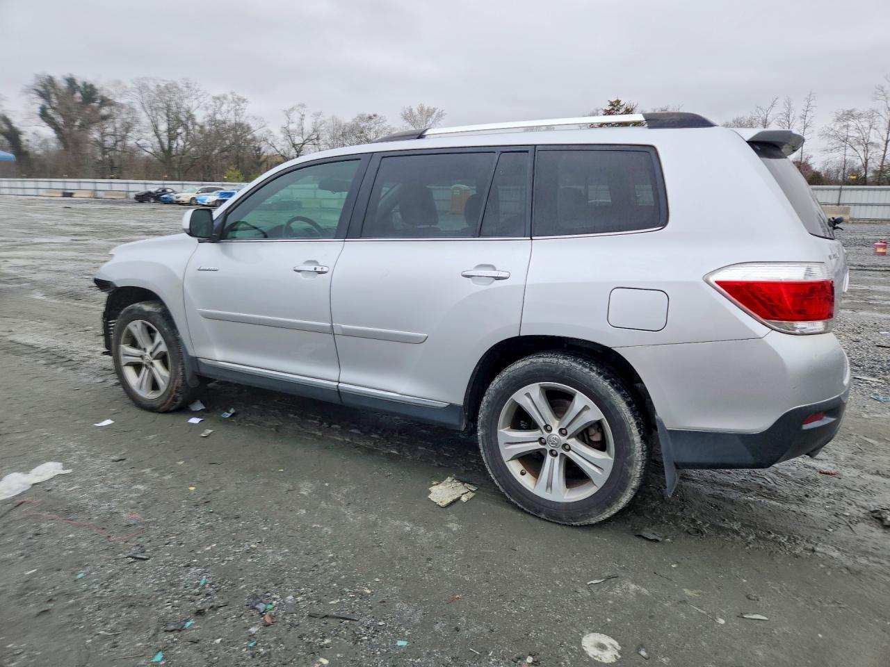 2013 Toyota Highlander Limited - Image 2
