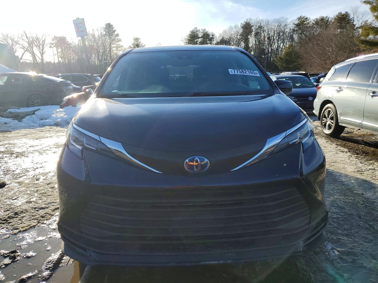 2022 Toyota Sienna Le 8-Passenger - Фото 5