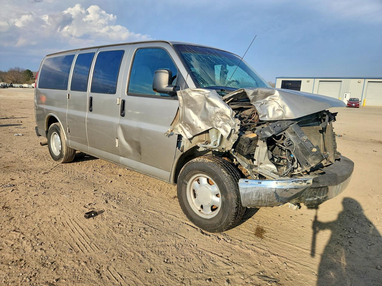 2004 GMC Savana G1500 - Фото 4