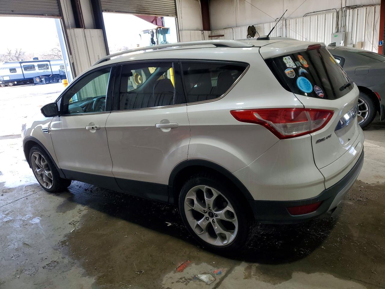 2016 Ford Escape Titanium - Фото 2