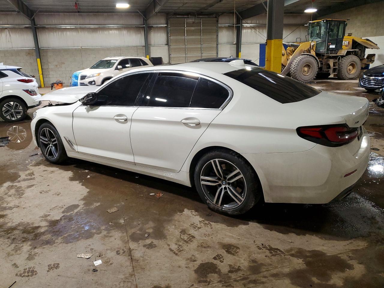 2022 BMW 530 Xi - Image 2