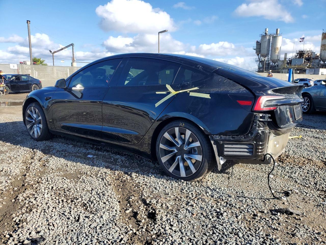 2024 Tesla Model 3 - Фото 2