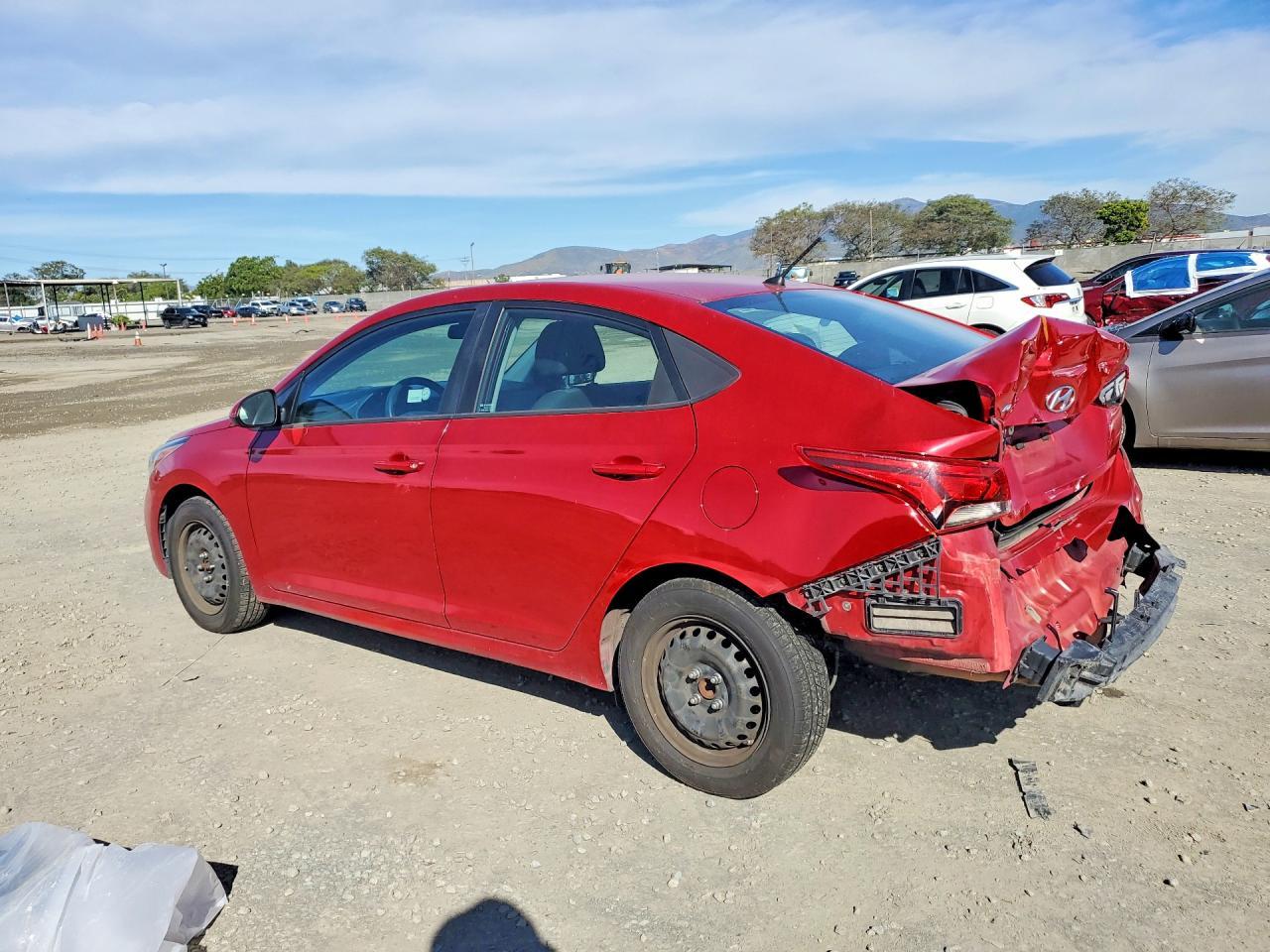 2021 Hyundai Accent Se - Фото 2