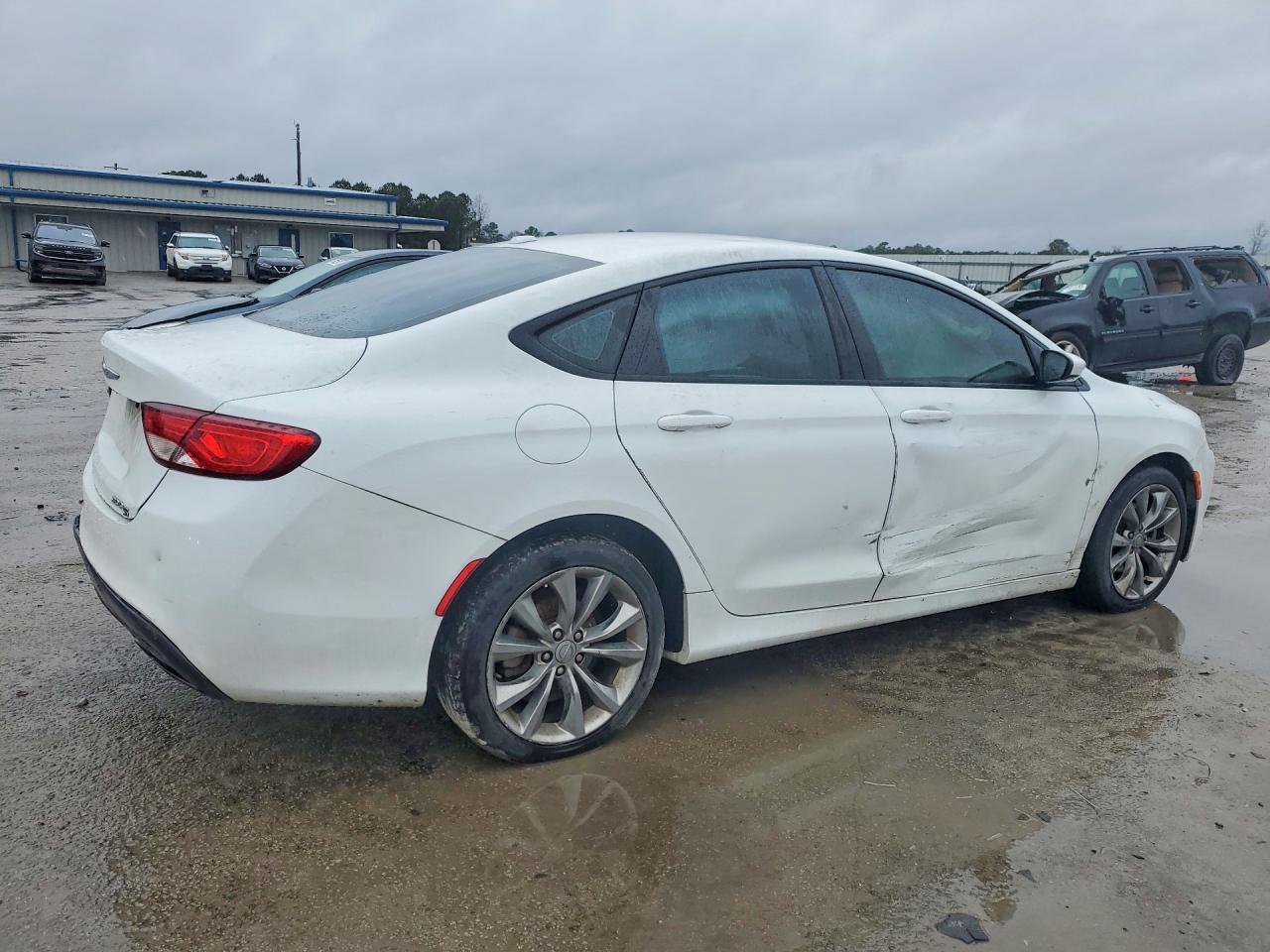 2015 Chrysler 200 S - Image 3