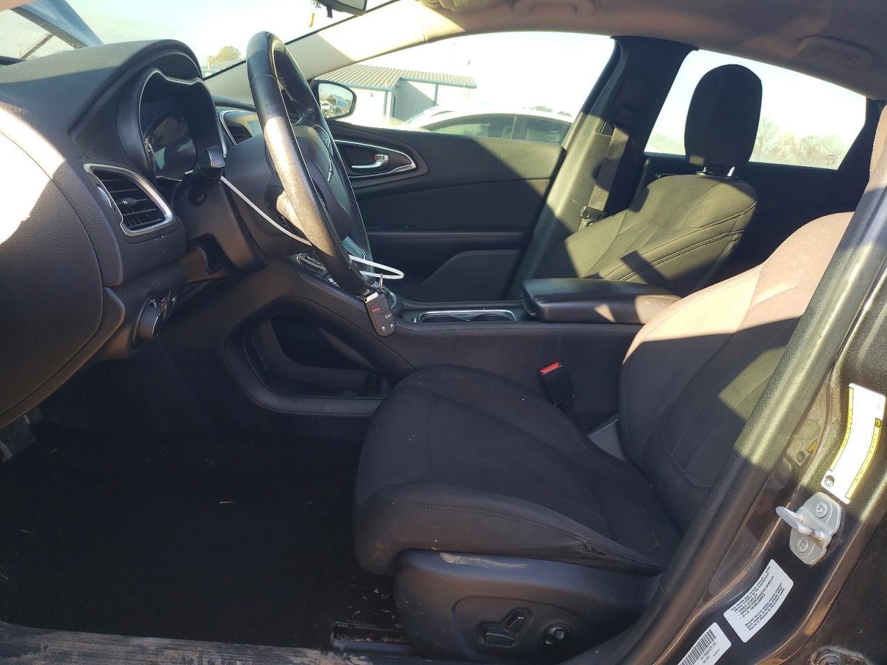 2016 Chrysler 200 Limited - Image 7