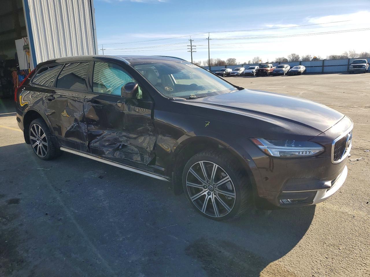 2017 Volvo V90 Cross Country T6 Inscription - Image 4