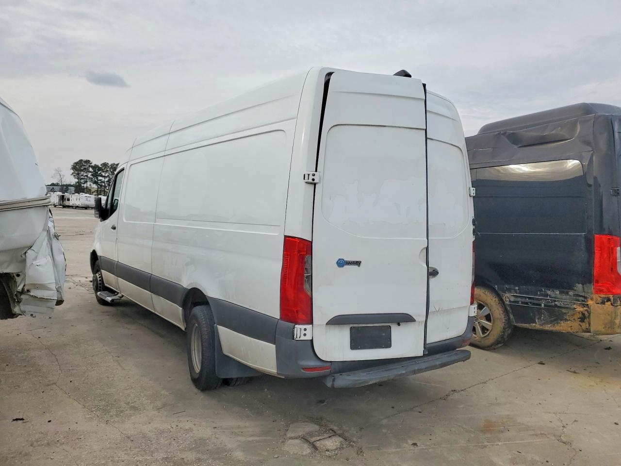 2022 Mercedes-Benz Sprinter 3500 - Фото 2