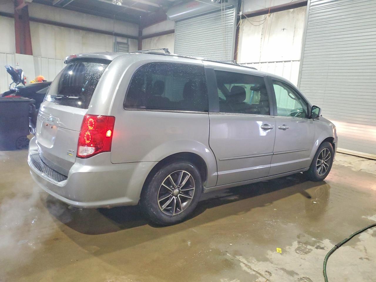 2017 Dodge Grand Caravan Sxt - Фото 3