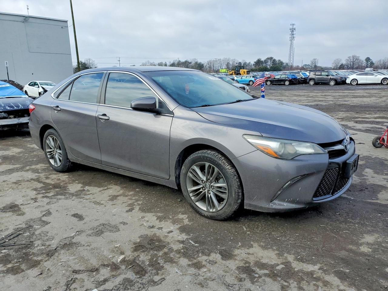 2016 Toyota Camry Le - Фото 4