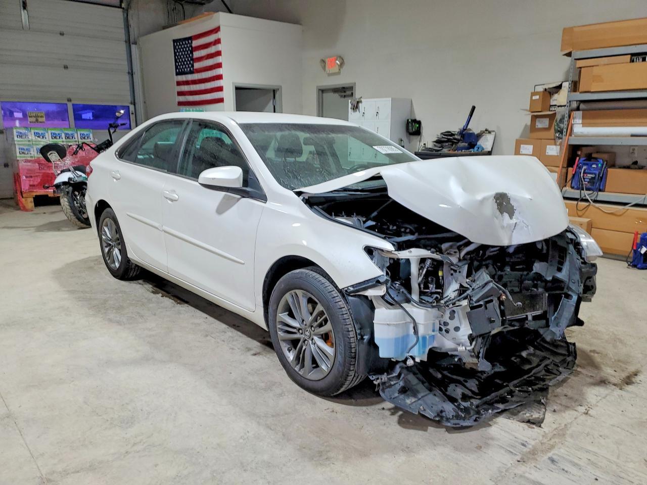 2017 Toyota Camry Se - Фото 4
