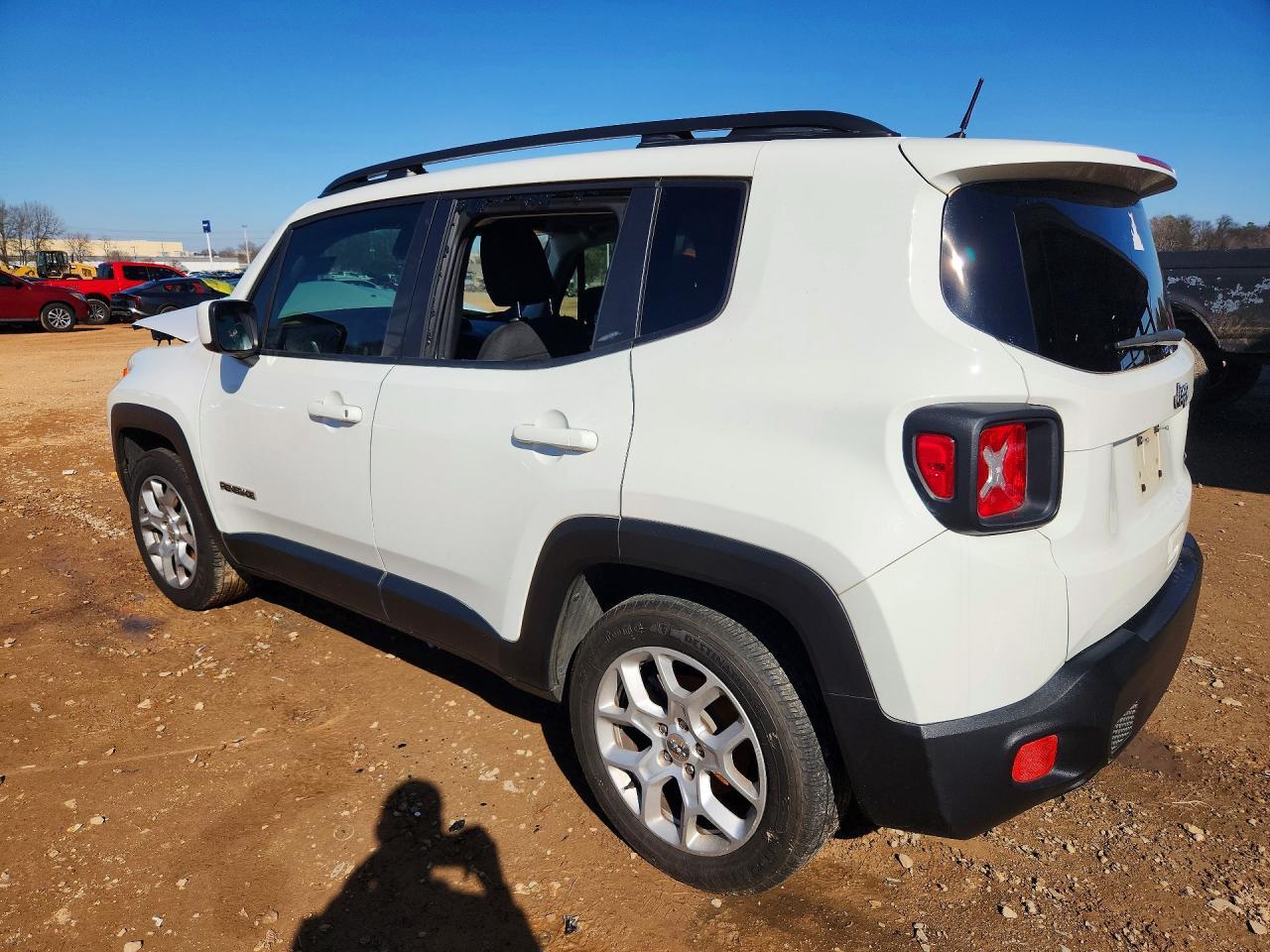 2018 Jeep Renegade Latitude - Image 2