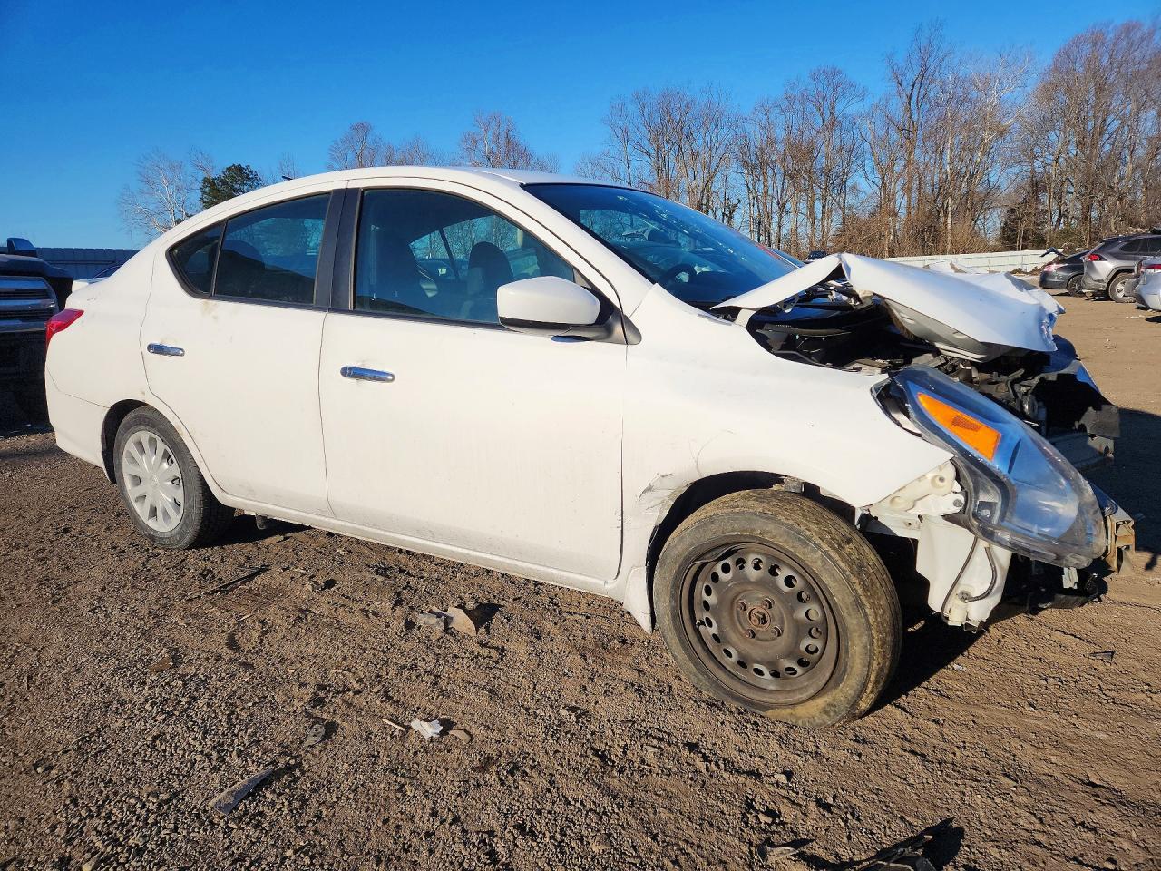2015 Nissan Versa S - Фото 4