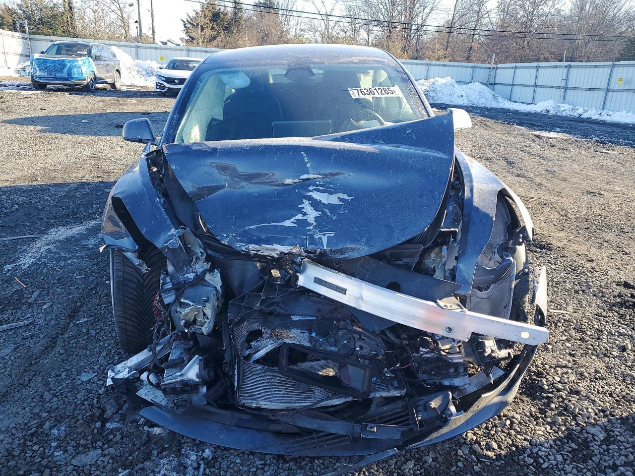 2023 Tesla Model 3 - Фото 5