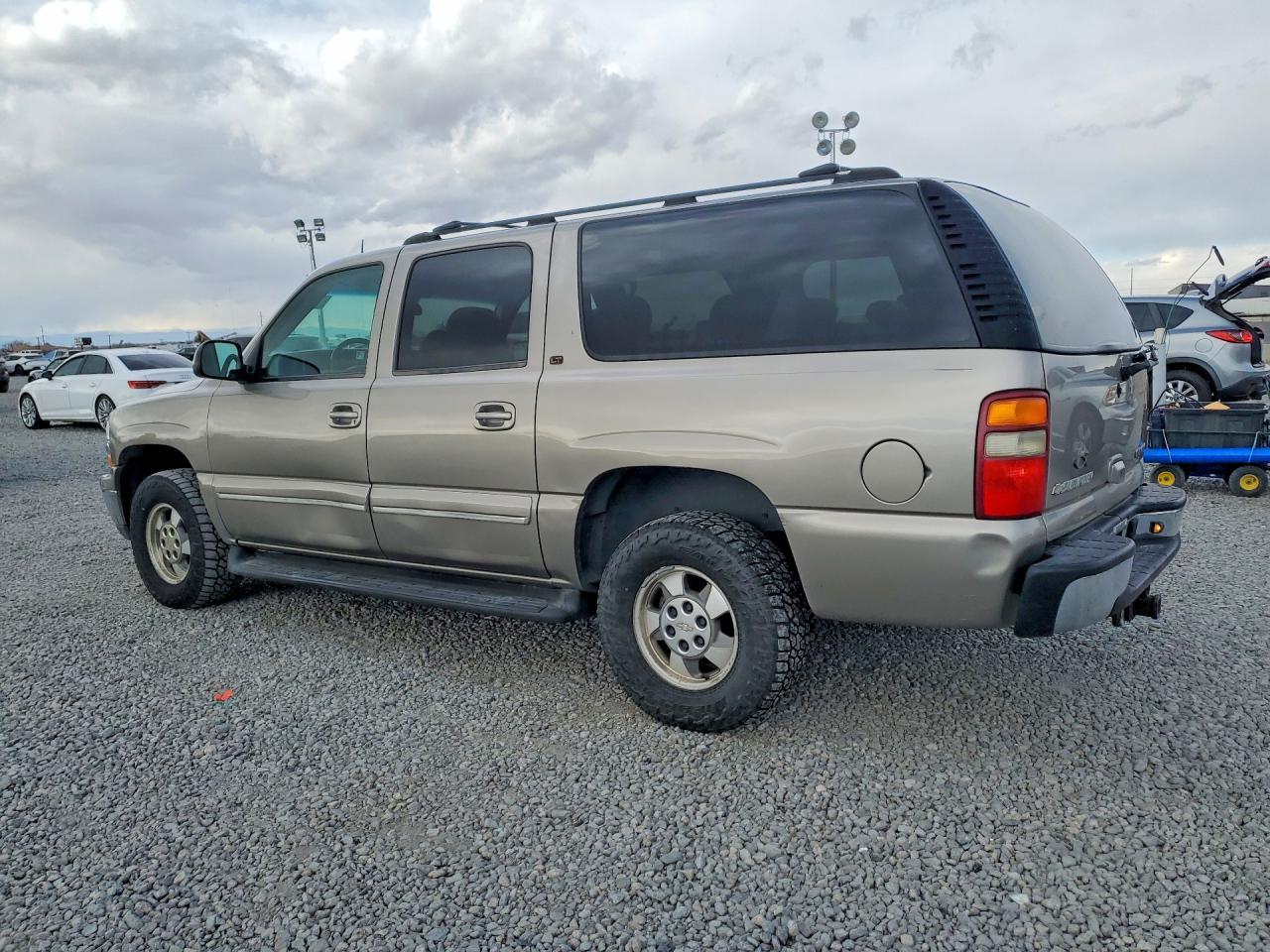 2003 Chevrolet Suburban K1500 - Фото 2