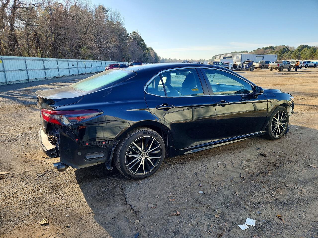 2023 Toyota Camry Se - Фото 3