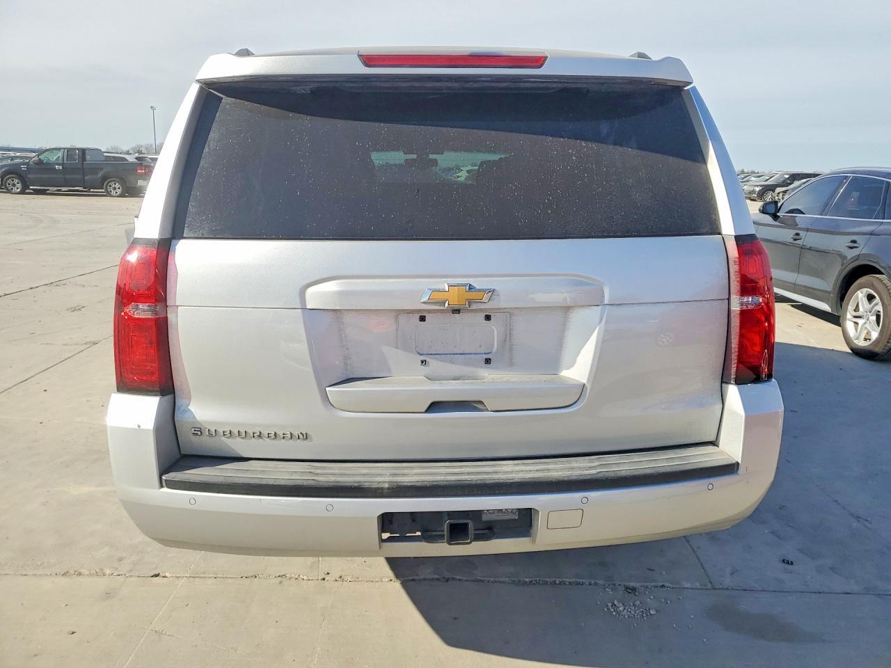 2016 Chevrolet Suburban C1500 Ls - Фото 6