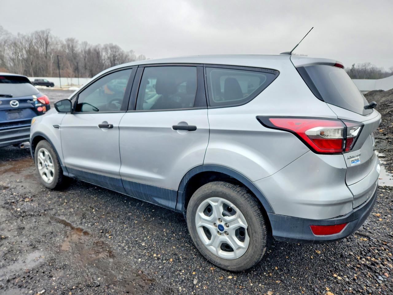 2017 Ford Escape S - Фото 2