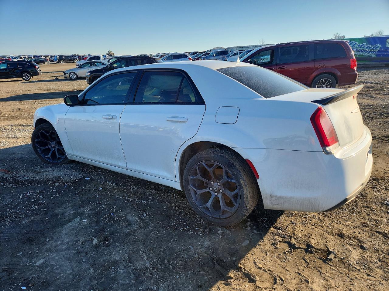 2019 Chrysler 300 Touring - Фото 2