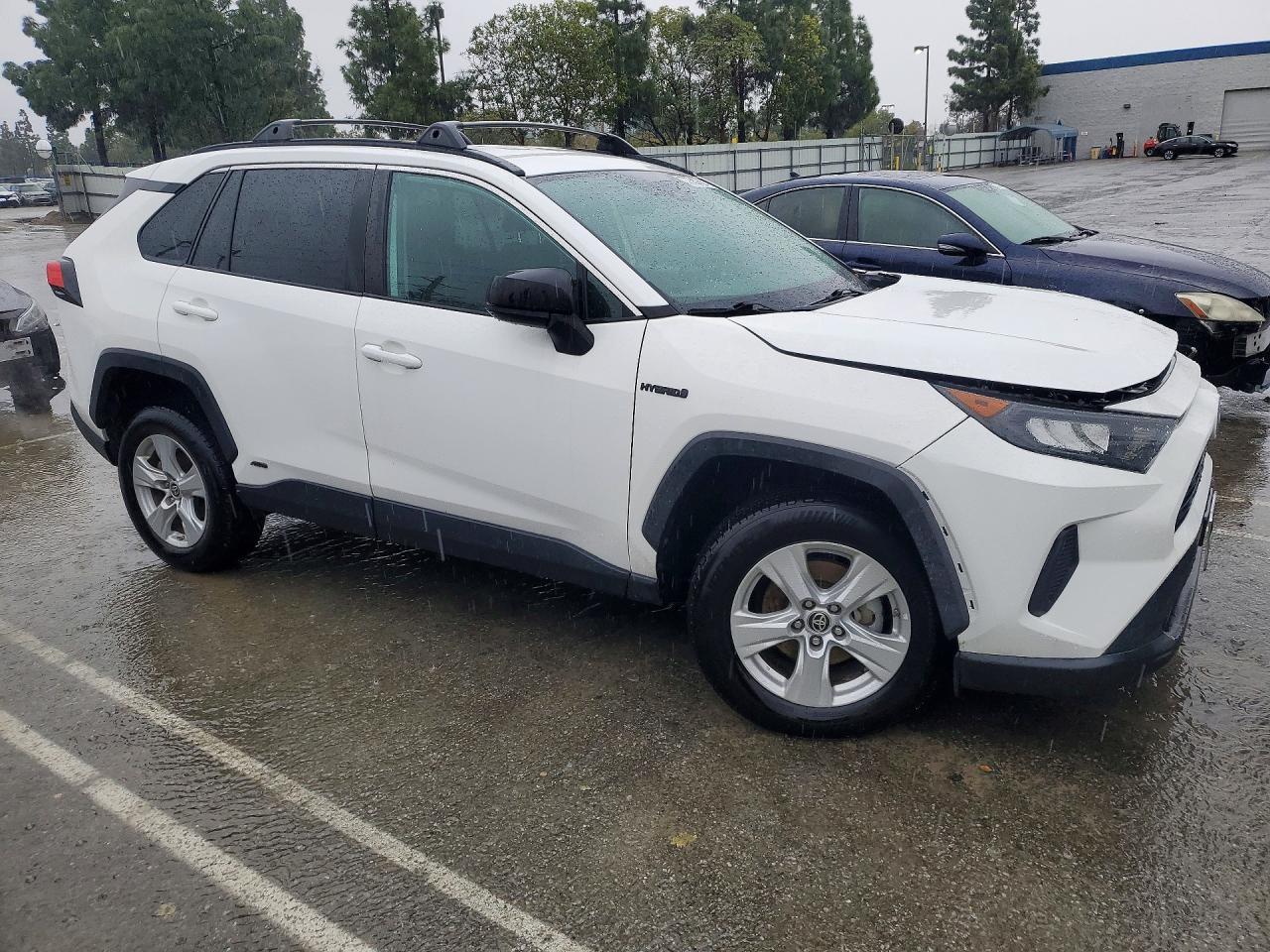2021 Toyota Rav4 Le - Фото 4