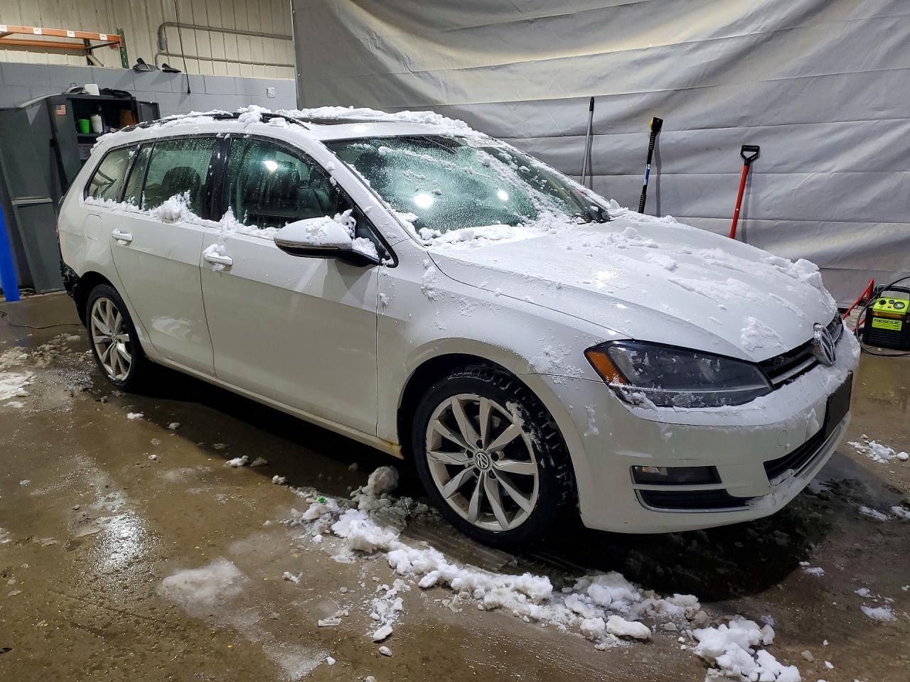 2016 Volkswagen Golf Sportwagen S - Image 4