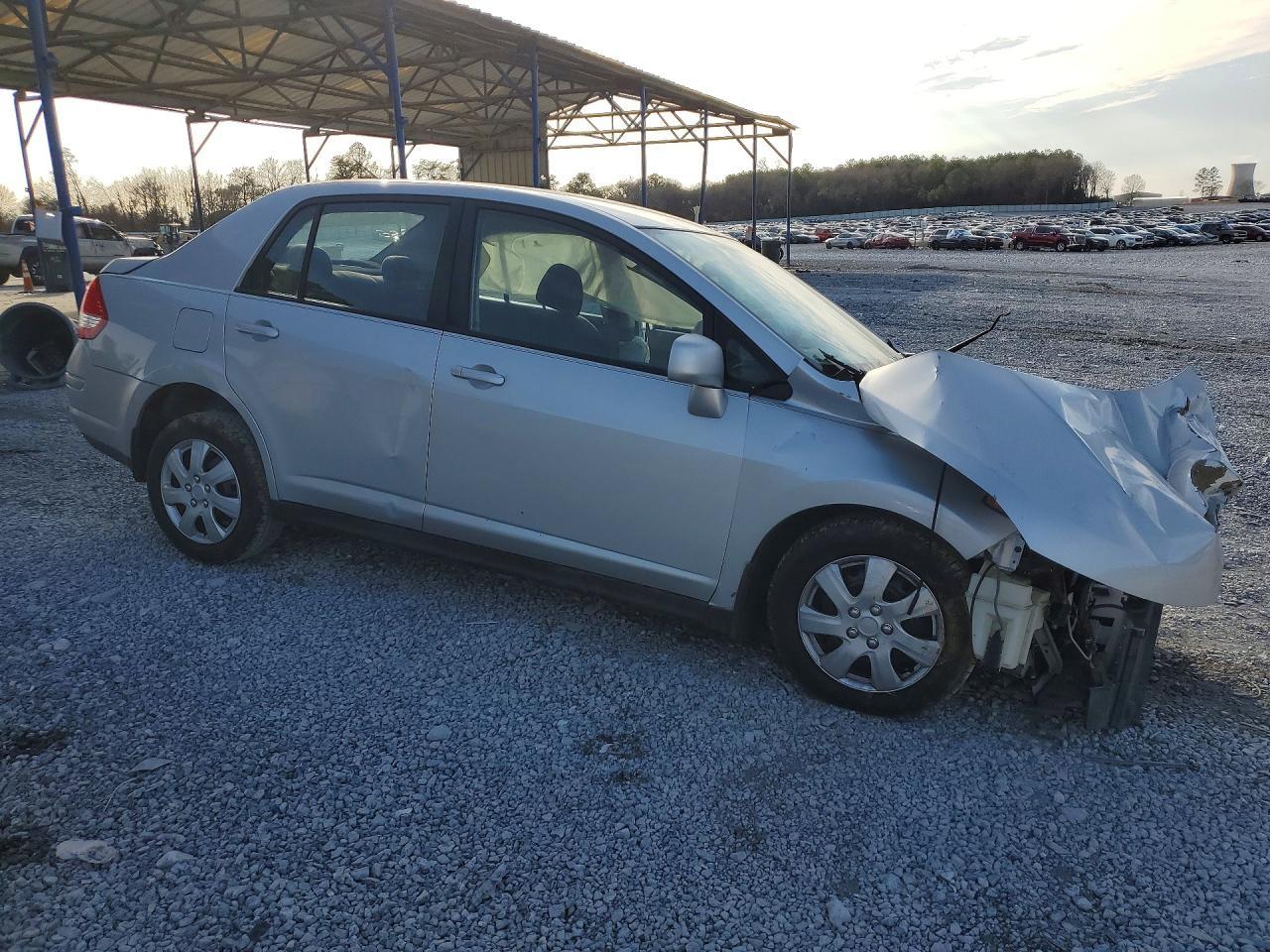 2010 Nissan Versa 1.8 S - Фото 4