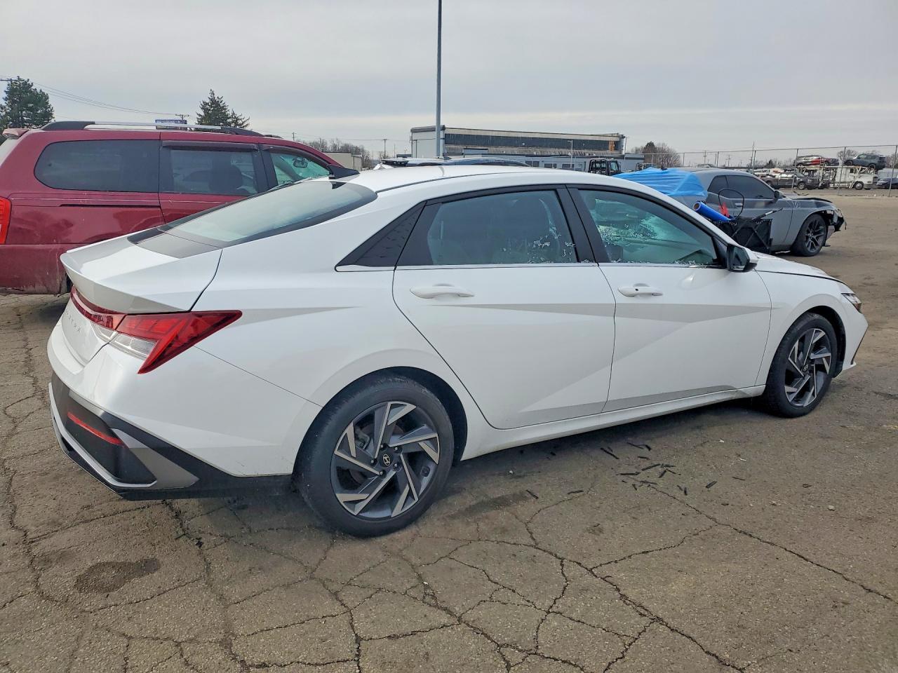 2024 Hyundai Elantra Sel - Image 3