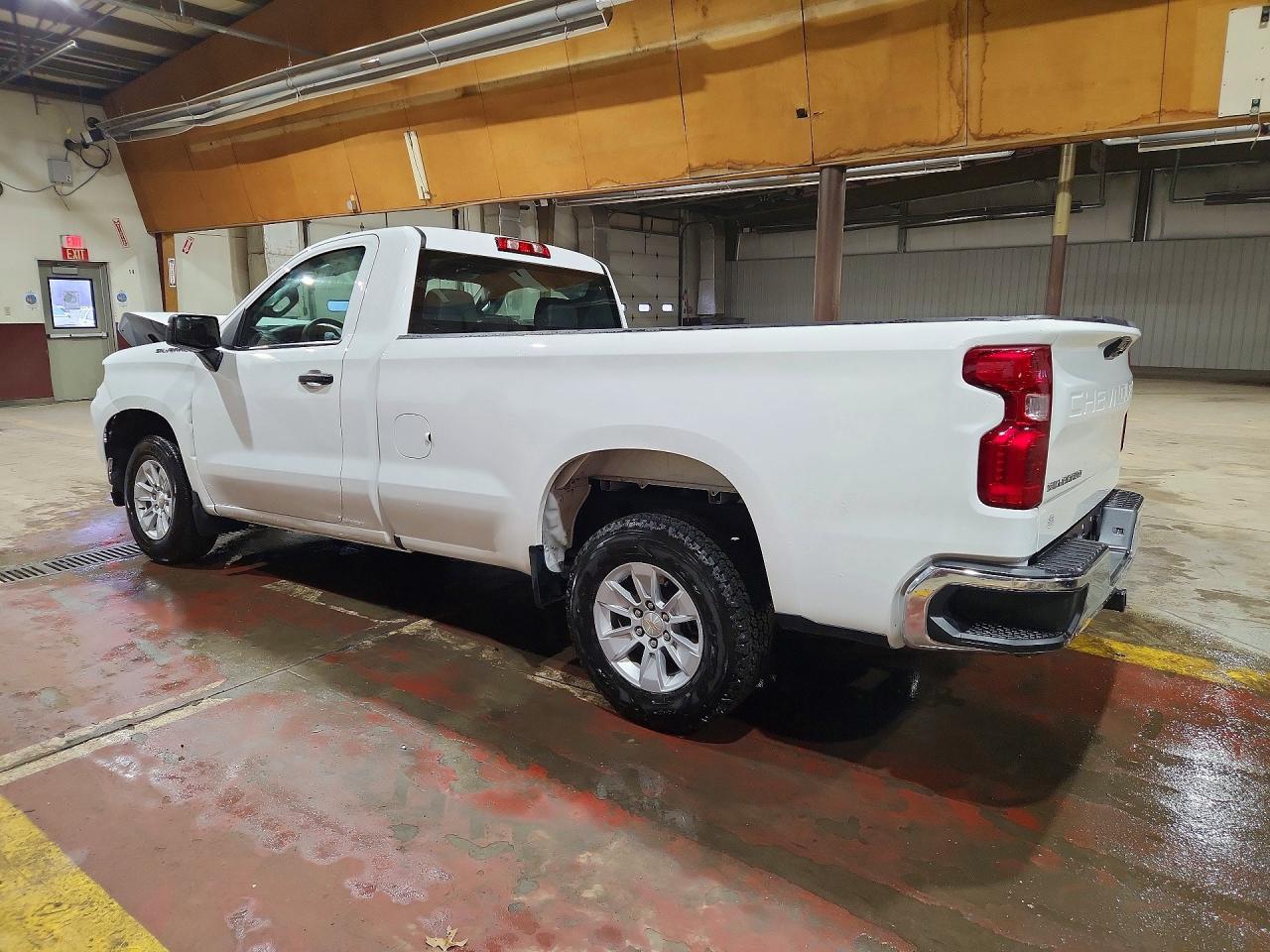 2024 Chevrolet Silverado C1500 - Фото 2