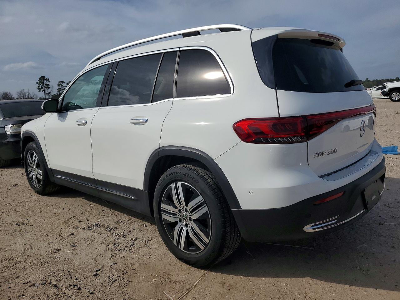 2023 Mercedes-Benz Eqb 300 4Matic - Image 2