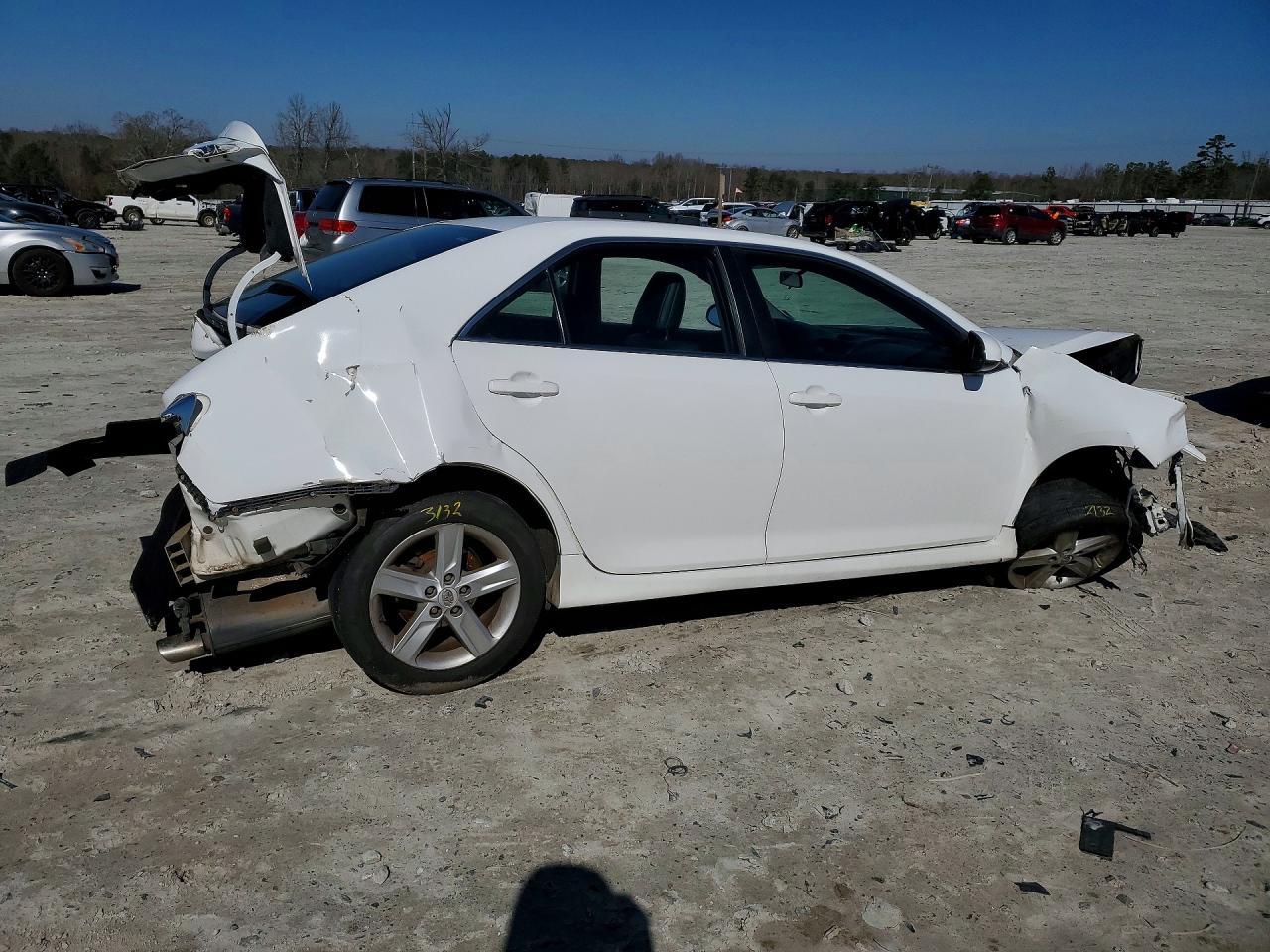 2014 Toyota Camry L - Image 3