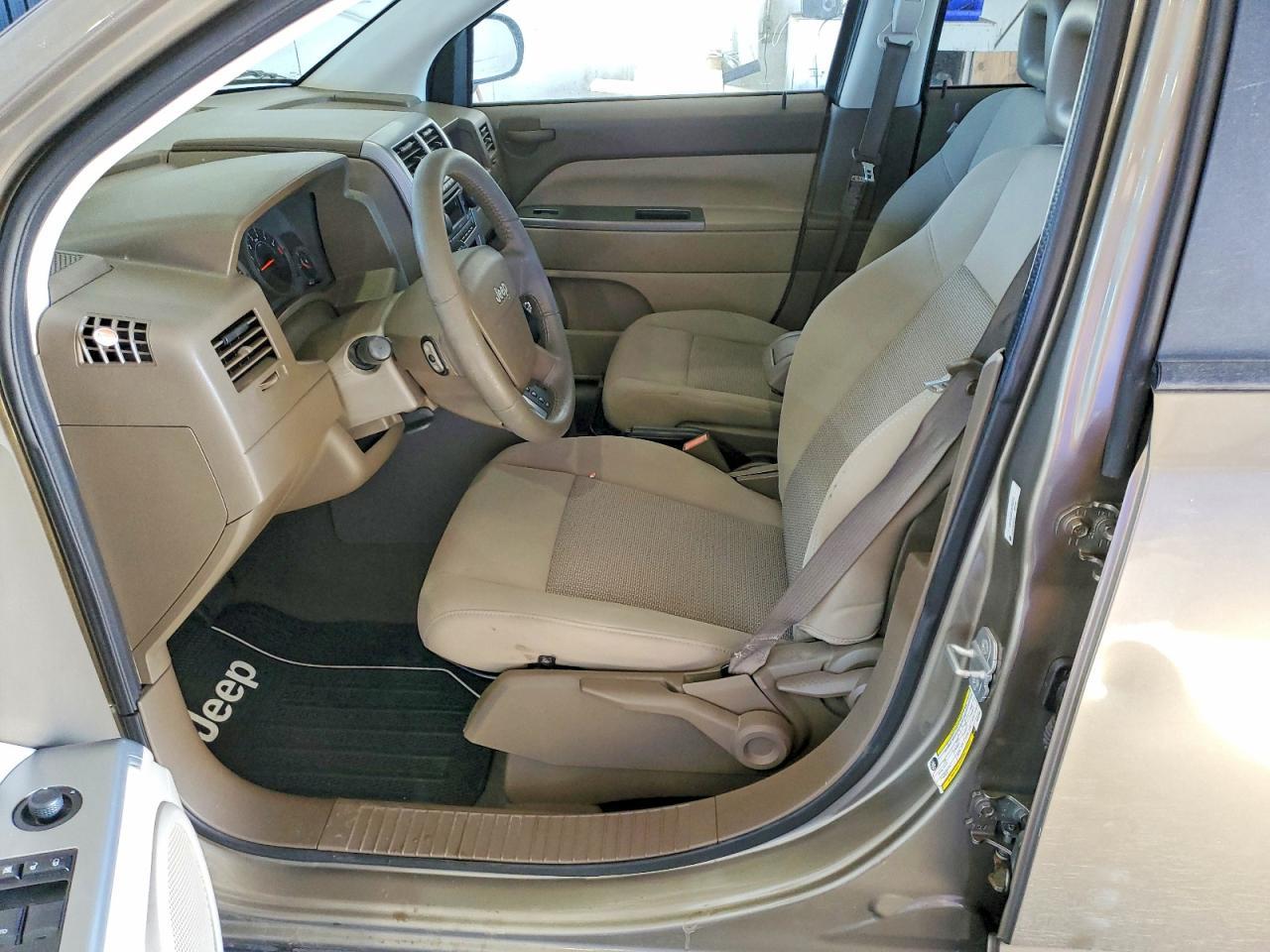 2010 Jeep Compass - Фото 7