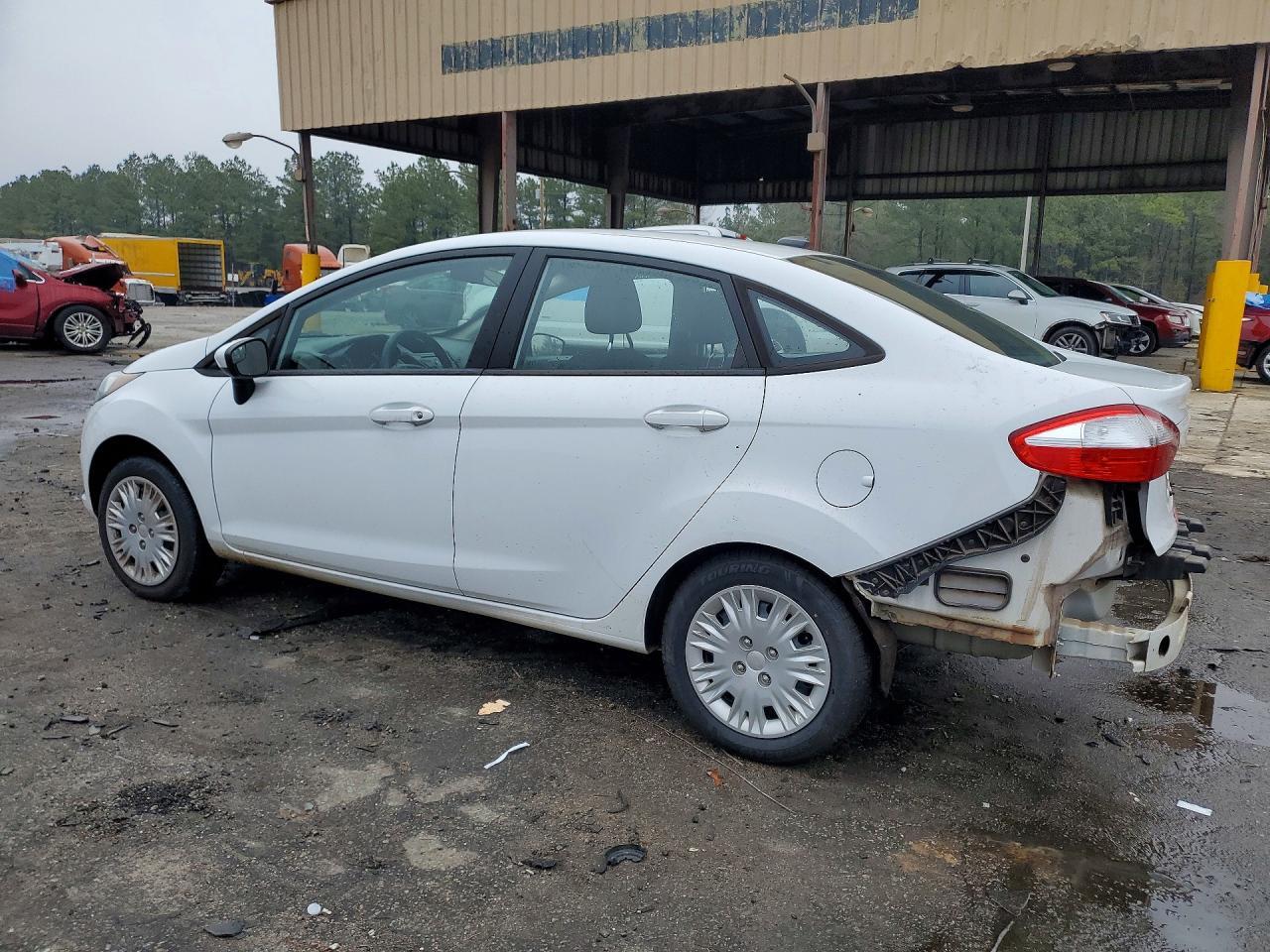 2019 Ford Fiesta S - Фото 2