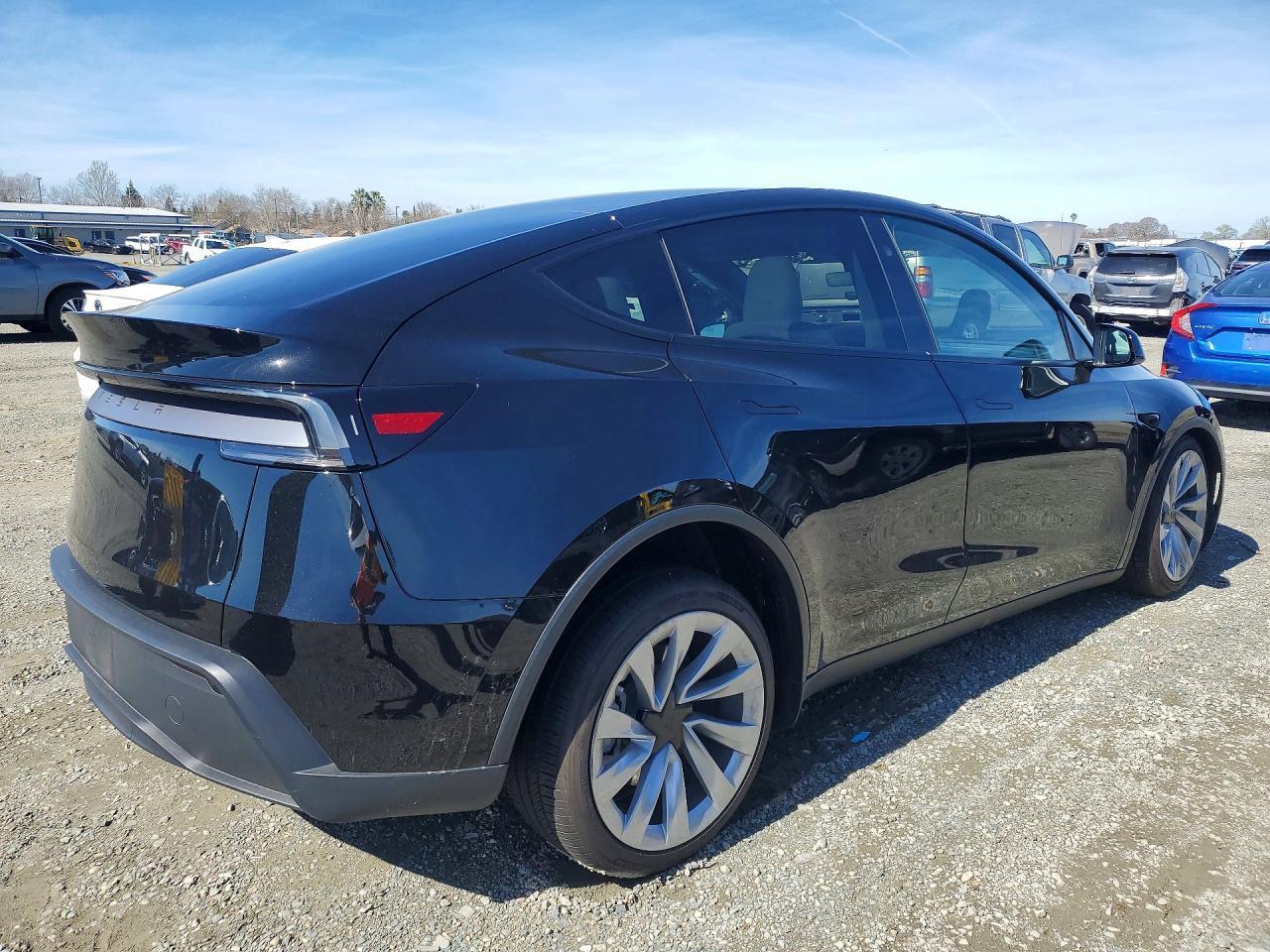 2026 Tesla Model Y - Фото 3