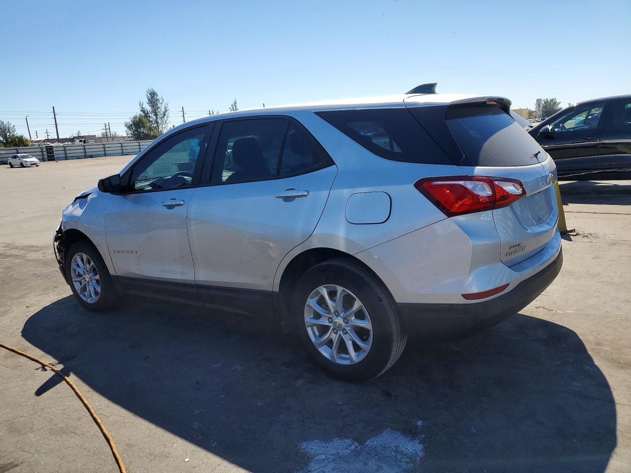 2020 Chevrolet Equinox Ls - Фото 2
