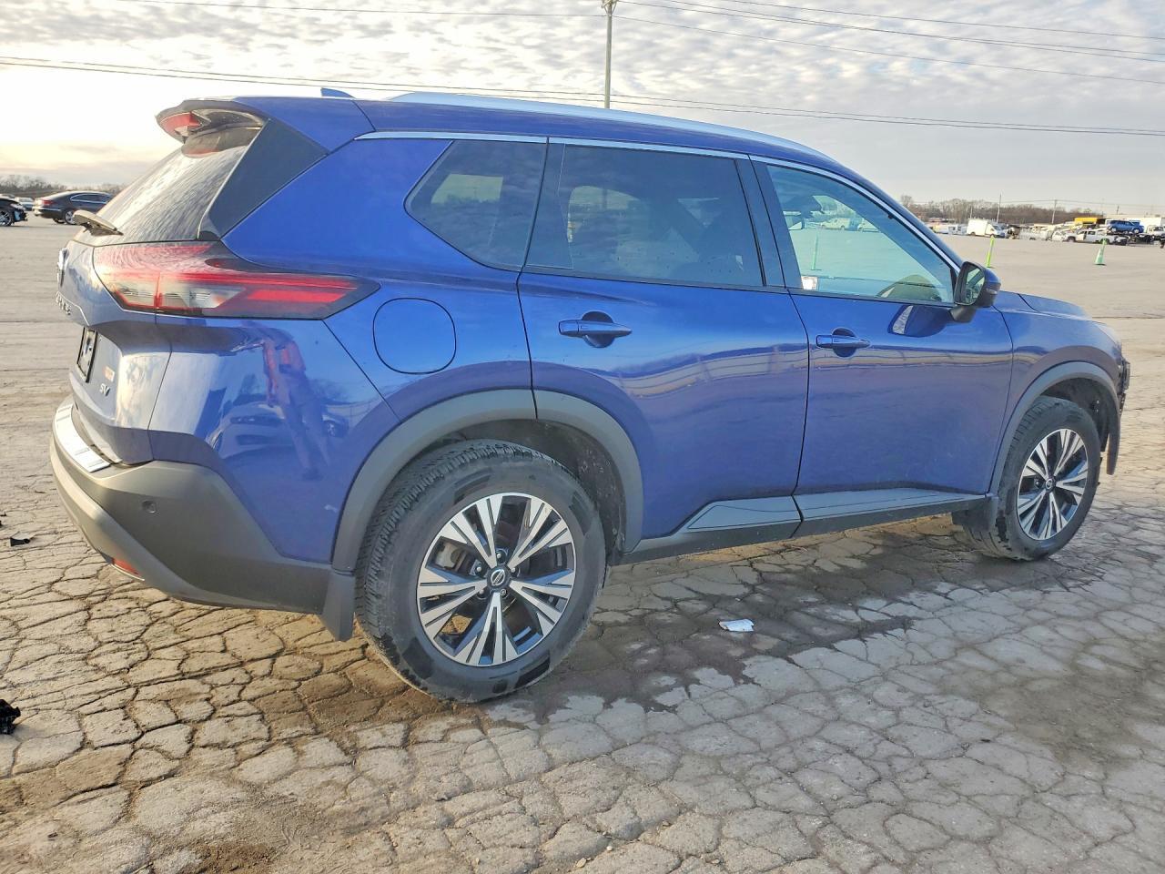 2021 Nissan Rogue Sv - Image 3