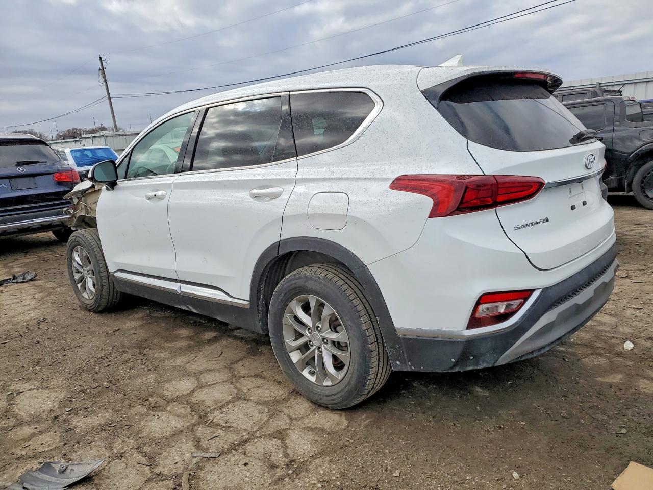 2019 Hyundai Santa Fe Sel - Image 2