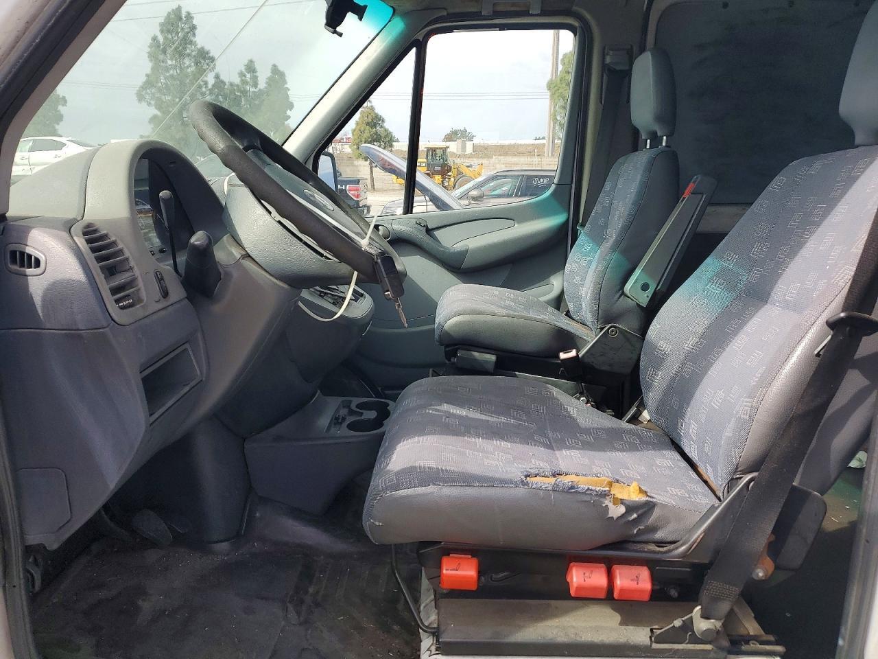 2006 Dodge Sprinter 2500 Delivery Van - Image 7