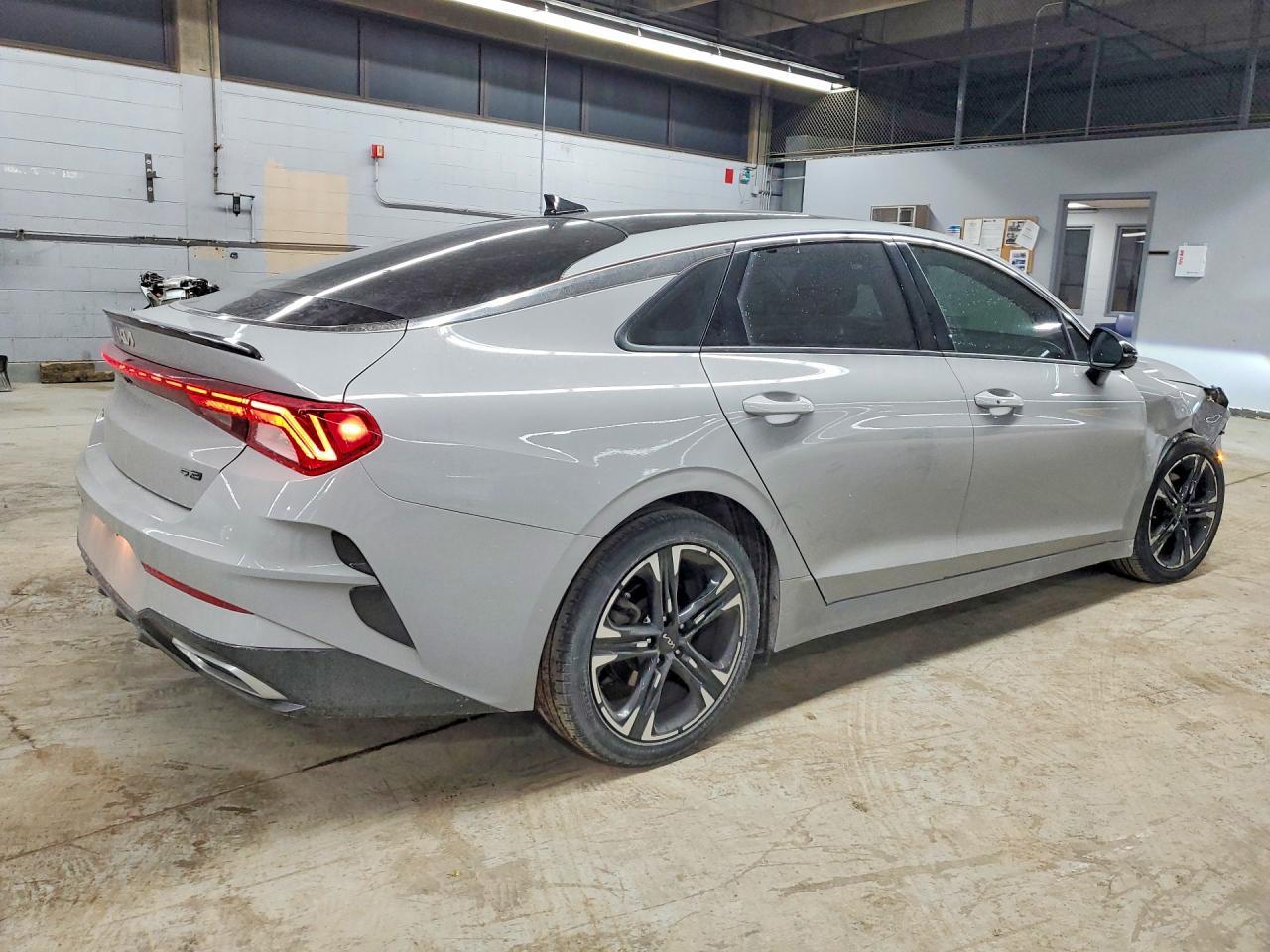 2022 Kia K5 - Фото 3