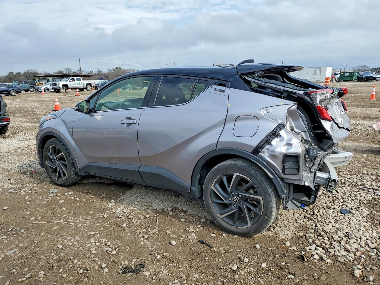 2020 Toyota C-Hr Xle - Image 2