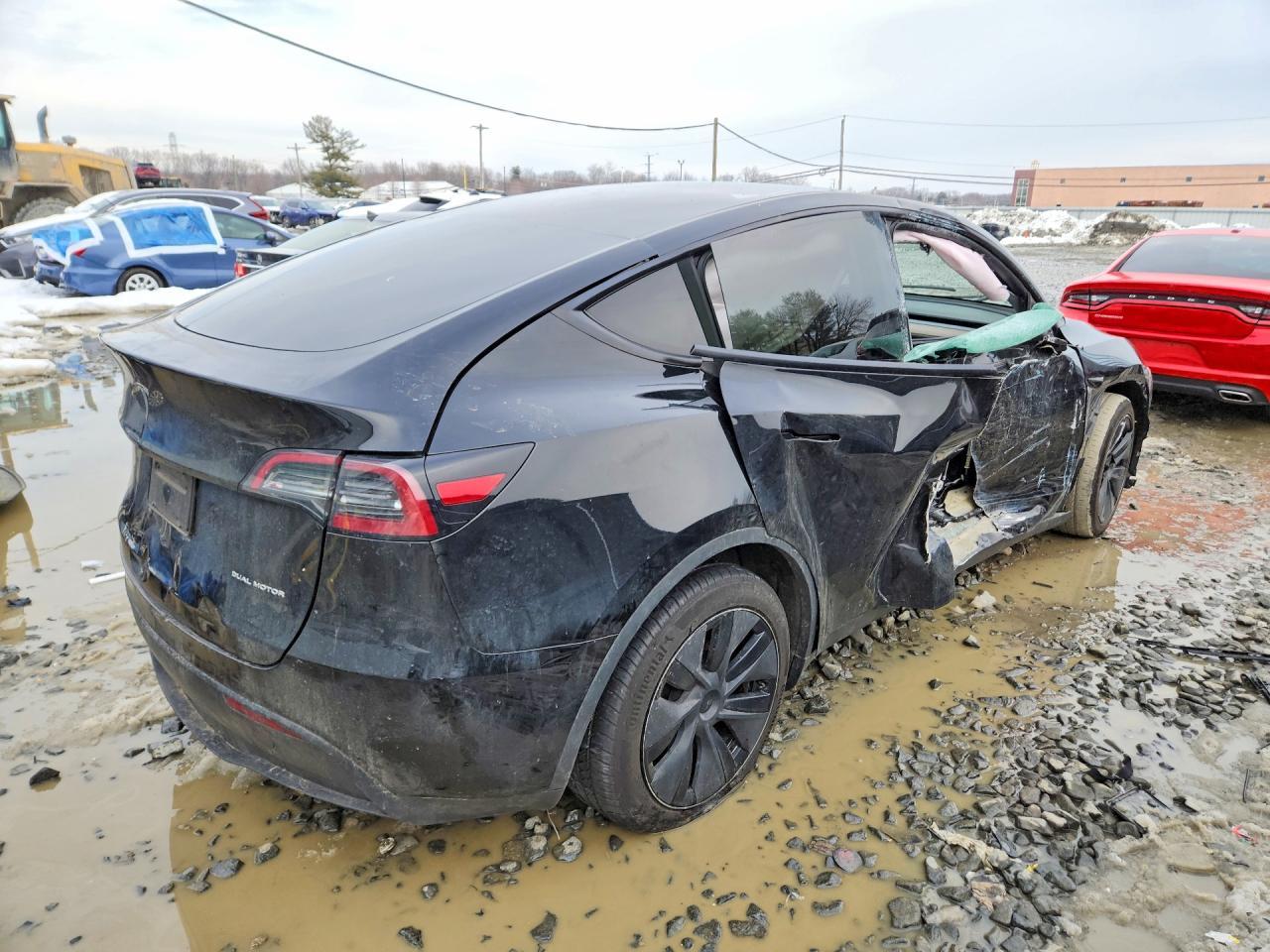 2025 Tesla Model Y - Фото 3