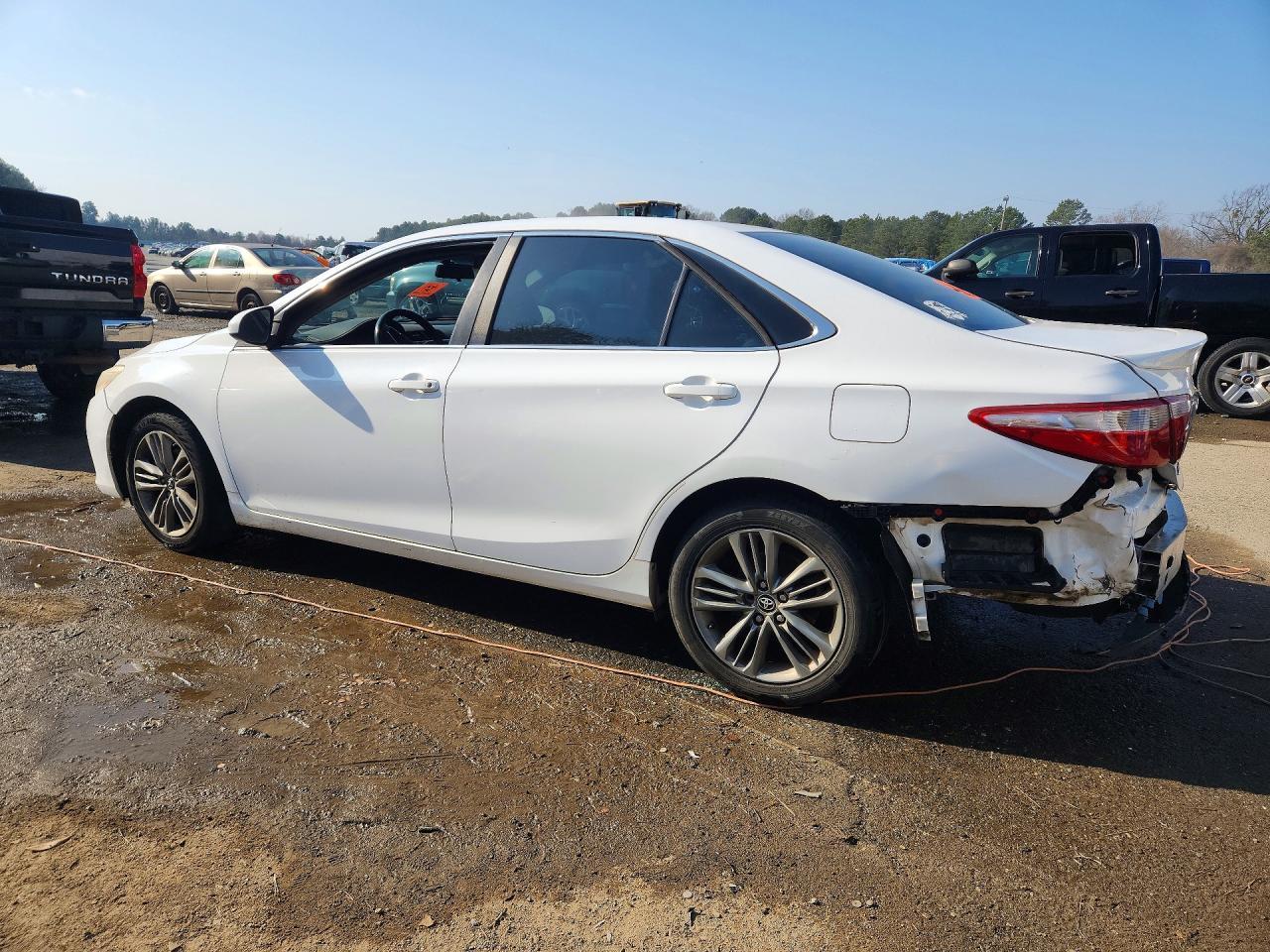 2015 Toyota Camry Le - Фото 2