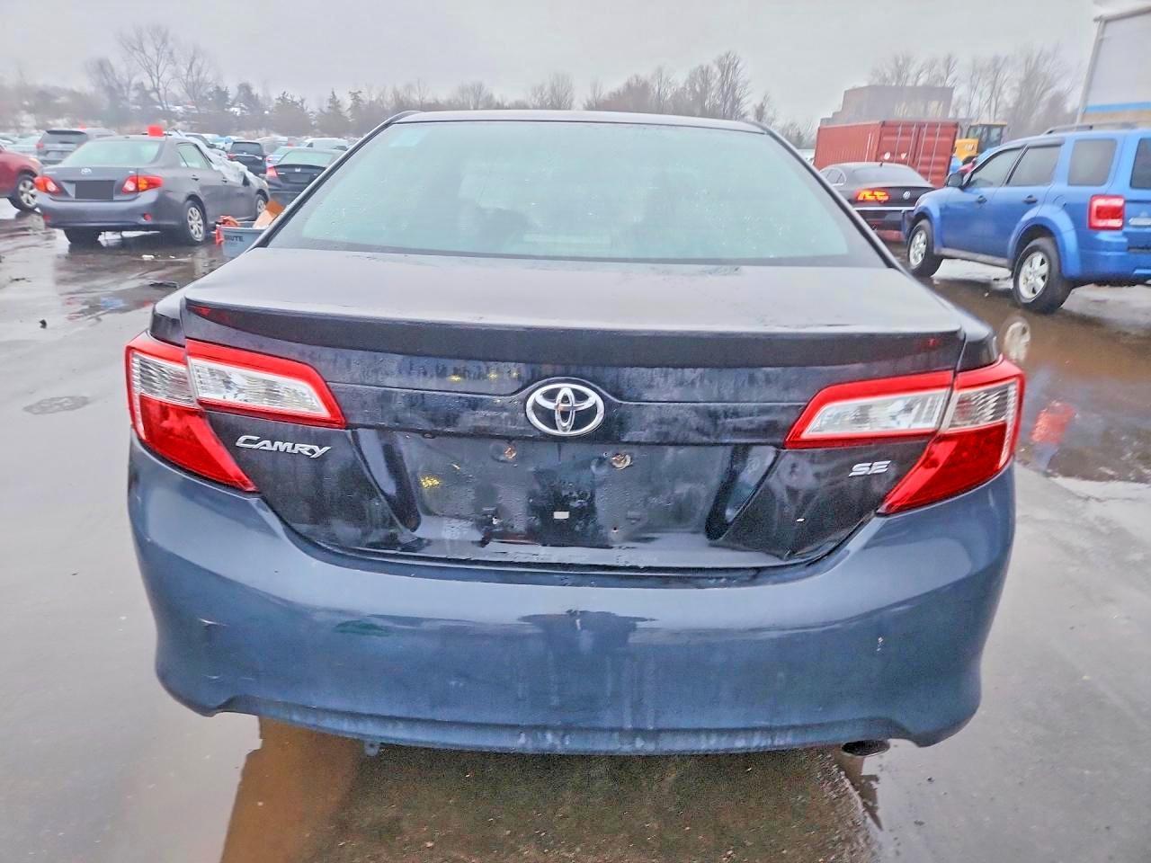 2014 Toyota Camry Se - Image 6