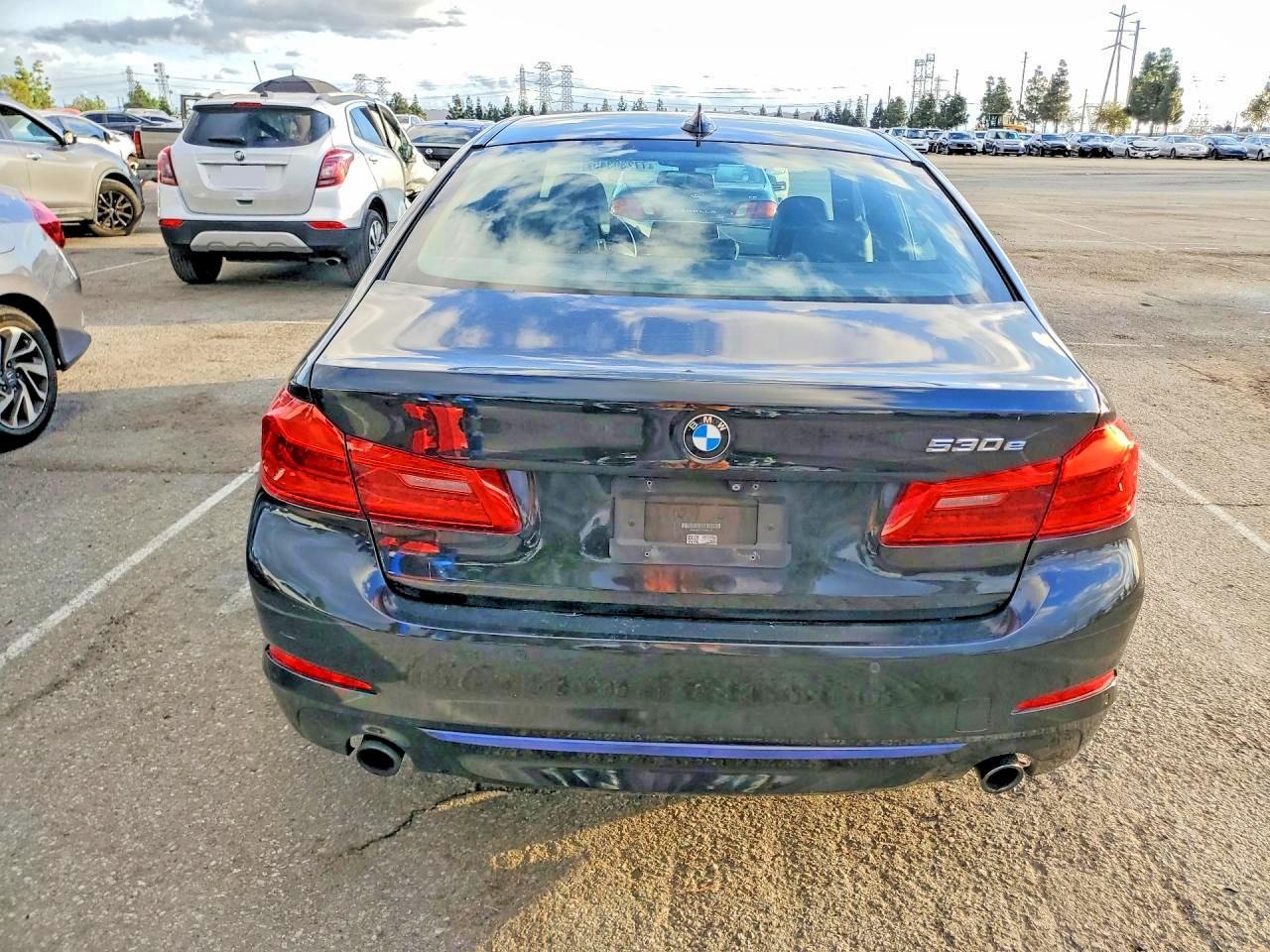 2019 BMW 530E - Image 6