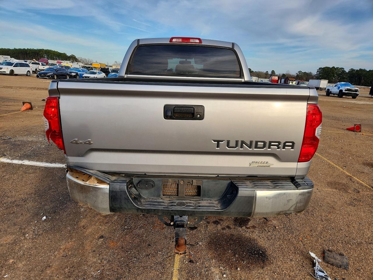 2015 Toyota Tundra - Image 6